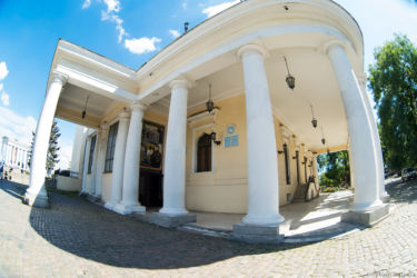 Воронцовский дворец – дворцовый комплекс, резиденции князя Михаила Семёновича Воронцова. Основан в 1826 году в конце Приморского Бульвара, Воронцовский дворец по праву считается одной из жемчужин архитектурного ансамбля Одессы. Воронцовский дворец